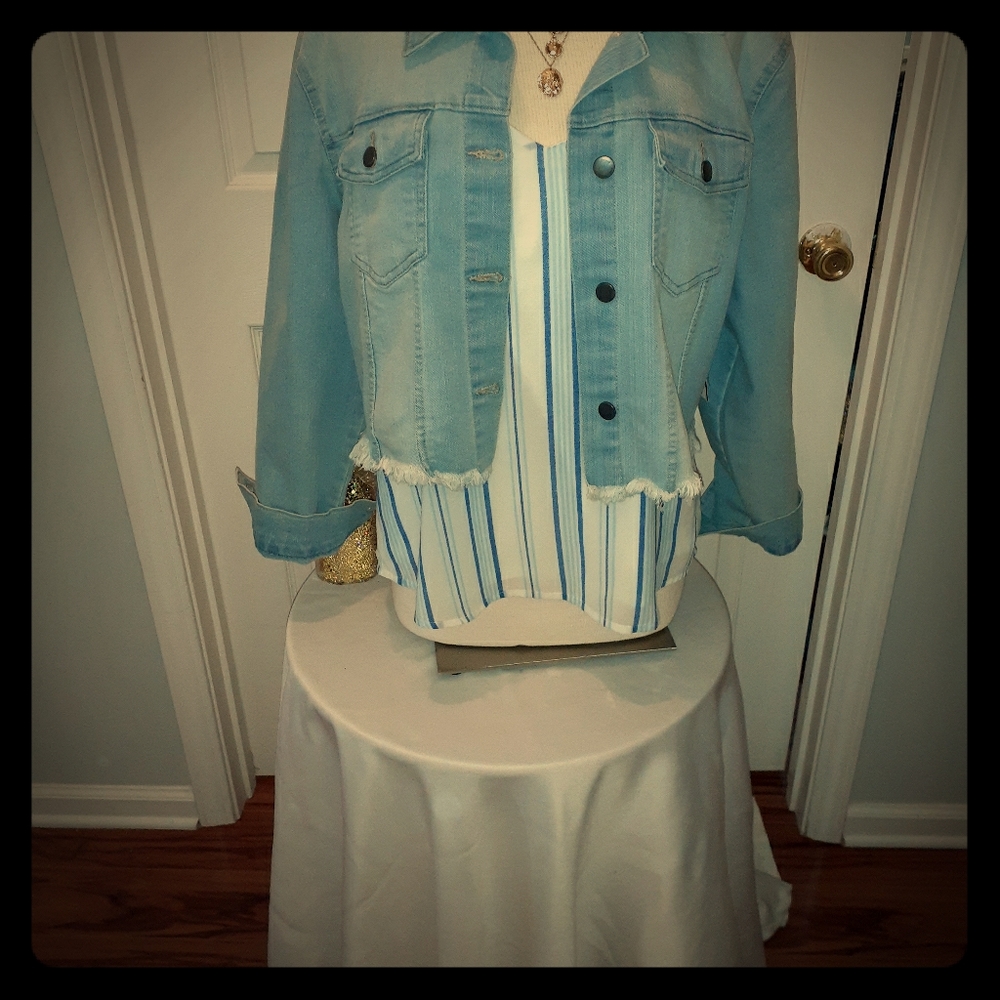 NWT TINSEL TOWN Ladies  jean jacket